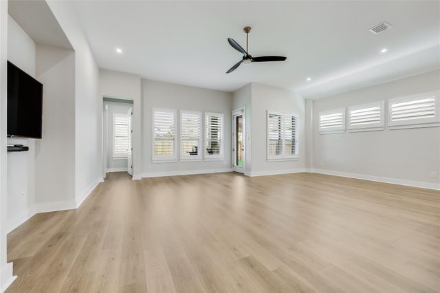 8000 Sunrise Ravine PASS, Lago Vista, TX 78645