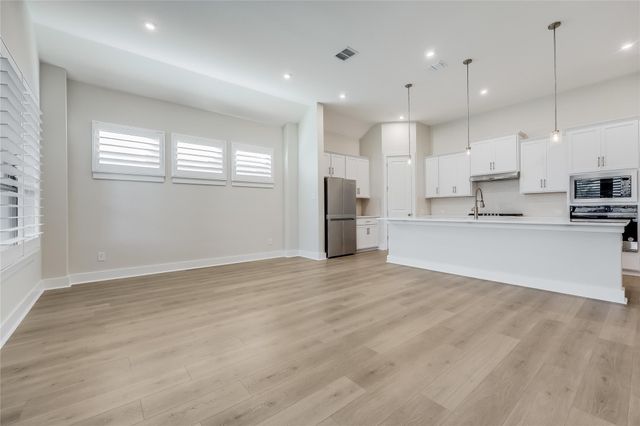 8000 Sunrise Ravine PASS, Lago Vista, TX 78645