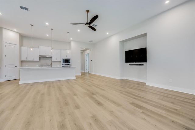 8000 Sunrise Ravine PASS, Lago Vista, TX 78645