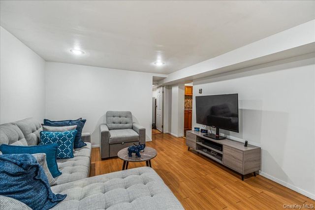 727 Henry Street, Uniondale, NY 11553