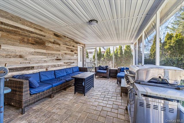 727 Henry Street, Uniondale, NY 11553