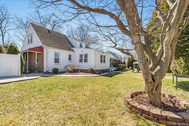 727 Henry Street, Uniondale, NY 11553