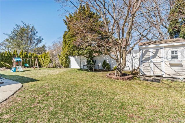 727 Henry Street, Uniondale, NY 11553