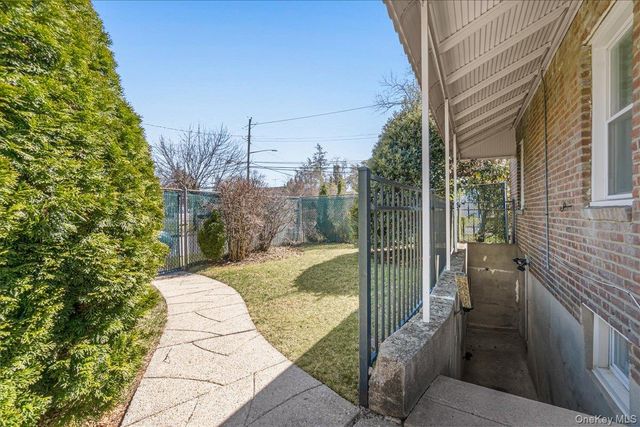 727 Henry Street, Uniondale, NY 11553