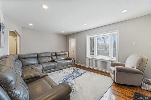 727 Henry Street, Uniondale, NY 11553
