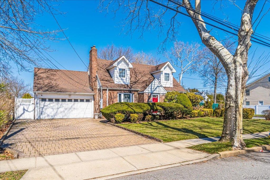 727 Henry Street, Uniondale, NY 11553