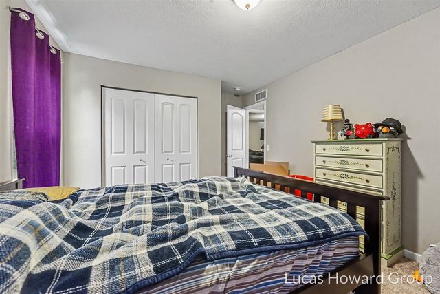 1041 Sunfield Dr Drive, Holland, MI 49424