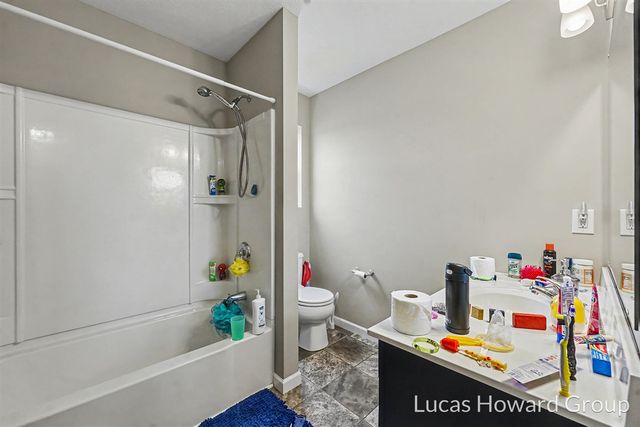 1041 Sunfield Dr Drive, Holland, MI 49424