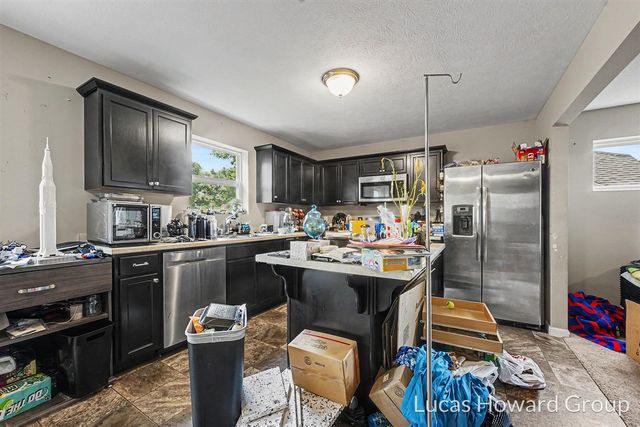 1041 Sunfield Dr Drive, Holland, MI 49424