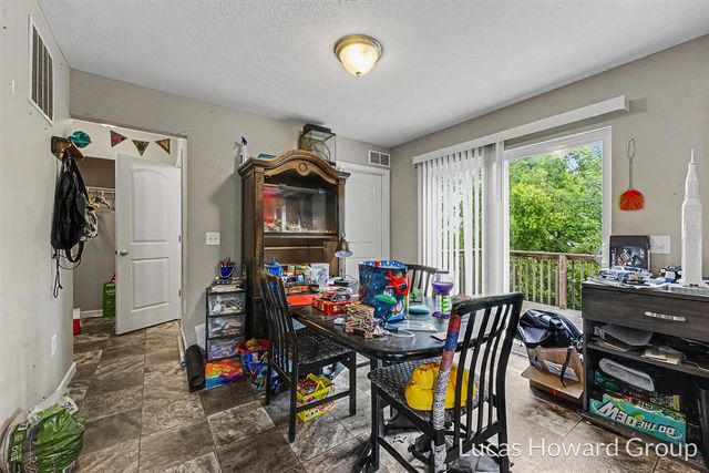 1041 Sunfield Dr Drive, Holland, MI 49424