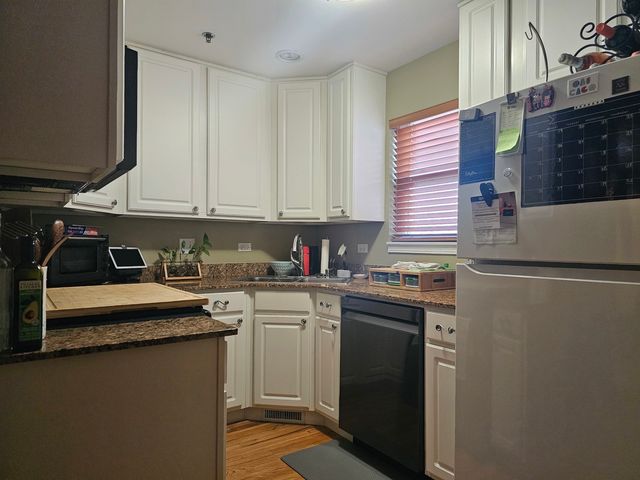 3951 W Ainslie Street 10, Chicago, IL 60625