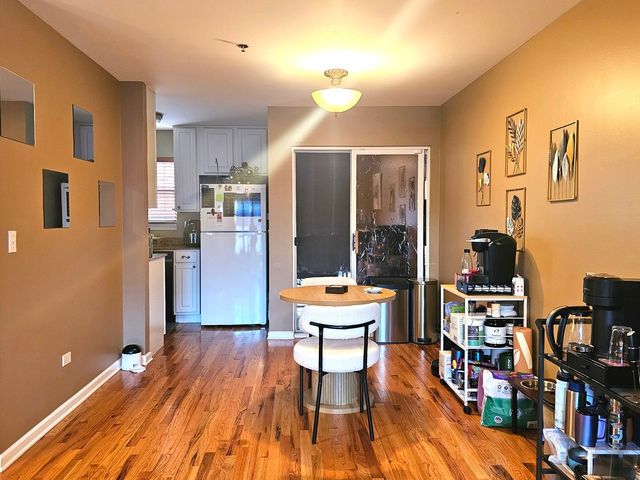 3951 W Ainslie Street 10, Chicago, IL 60625