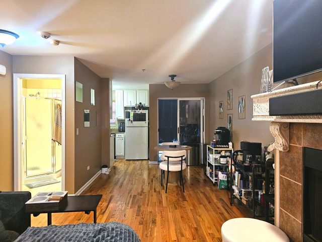 3951 W Ainslie Street 10, Chicago, IL 60625
