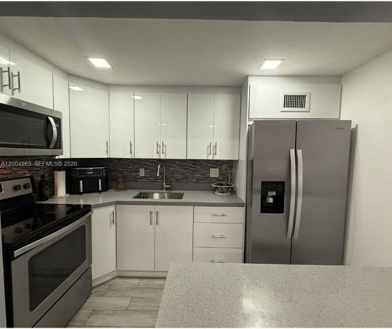 5767 Washington St F1, Hollywood, FL 33023