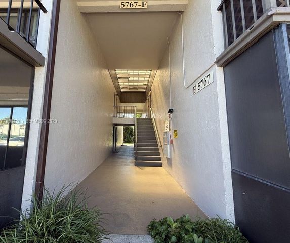 5767 Washington St F1, Hollywood, FL 33023