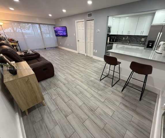 5767 Washington St F1, Hollywood, FL 33023