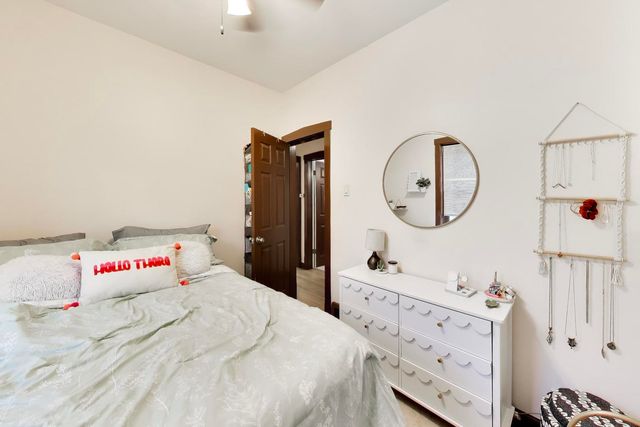 5333 W Foster Avenue, Chicago, IL 60630