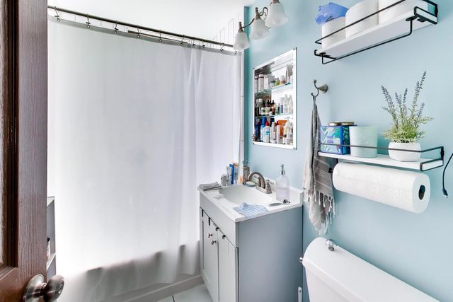 5333 W Foster Avenue, Chicago, IL 60630