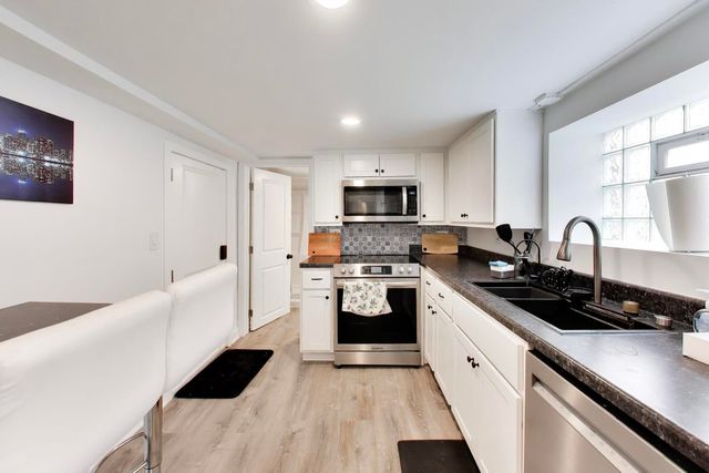 5333 W Foster Avenue, Chicago, IL 60630