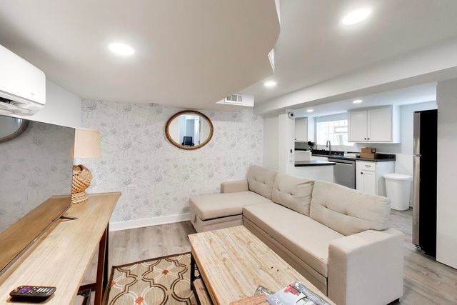 5333 W Foster Avenue, Chicago, IL 60630