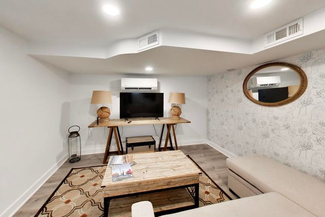 5333 W Foster Avenue, Chicago, IL 60630