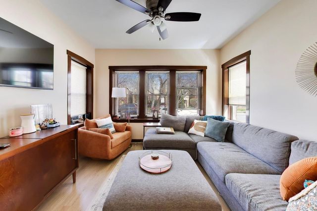 5333 W Foster Avenue, Chicago, IL 60630