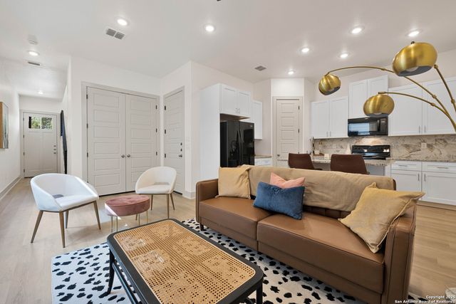 5142 Kelwood St Unit 104, San Antonio, TX 78250