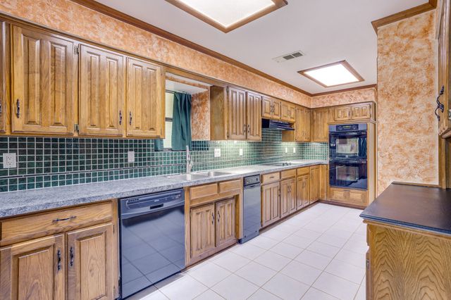 2317 Willow Oak Drive, Irving, TX 75060