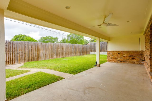 2317 Willow Oak Drive, Irving, TX 75060