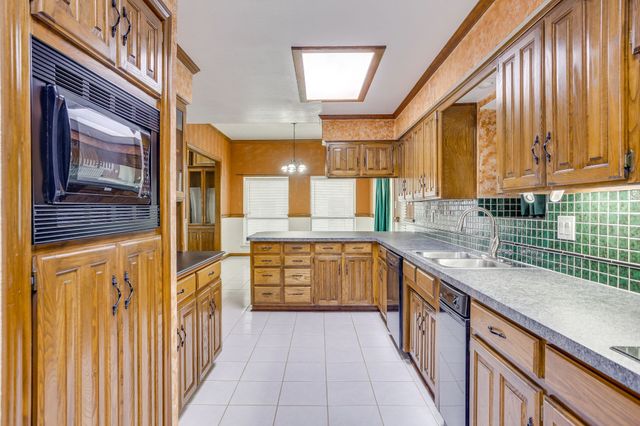 2317 Willow Oak Drive, Irving, TX 75060