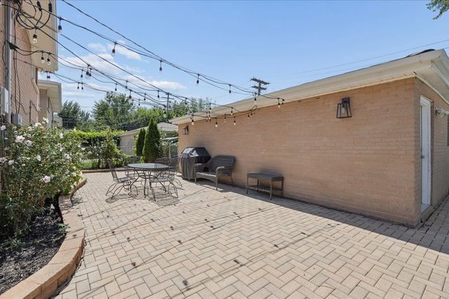 7624 Kilbourn Avenue, Skokie, IL 60076