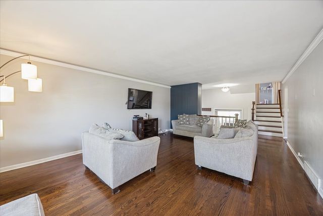 7624 Kilbourn Avenue, Skokie, IL 60076