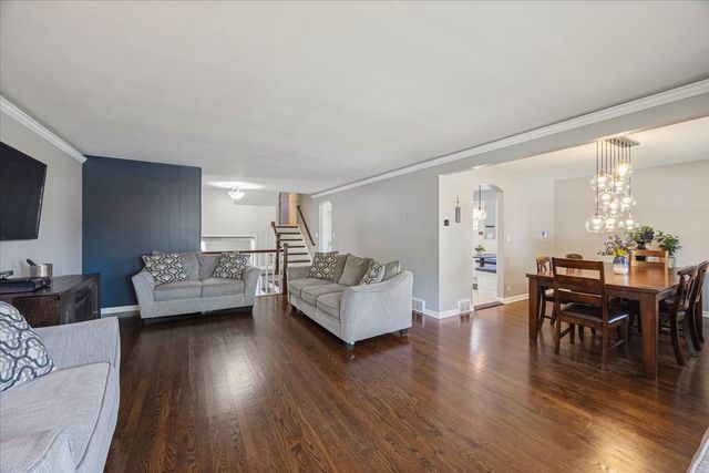 7624 Kilbourn Avenue, Skokie, IL 60076