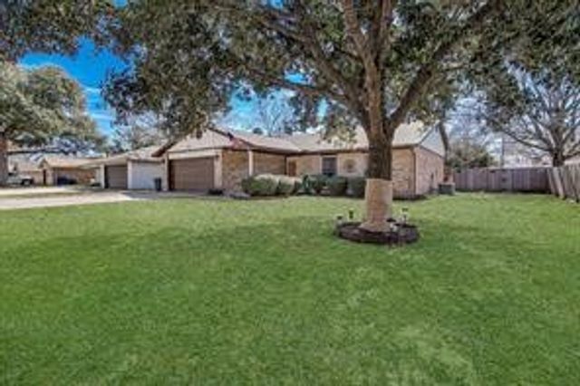1008 Hazelwood Drive, Mansfield, TX 76063