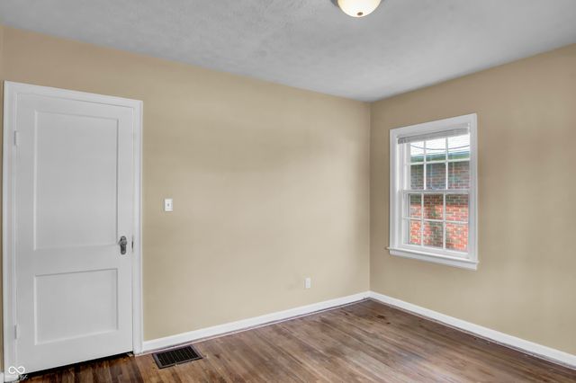 2433 17th Street, Columbus, IN 47201