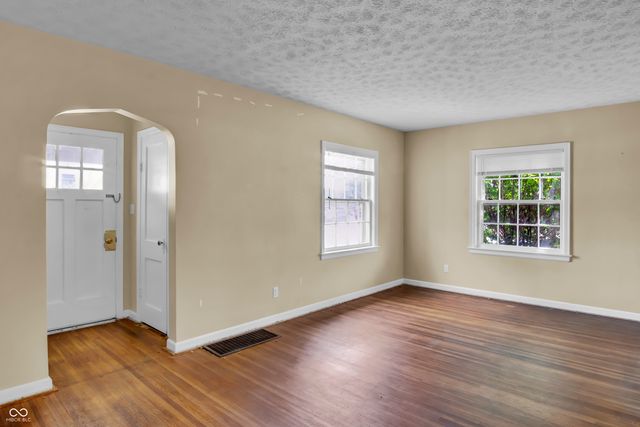 2433 17th Street, Columbus, IN 47201