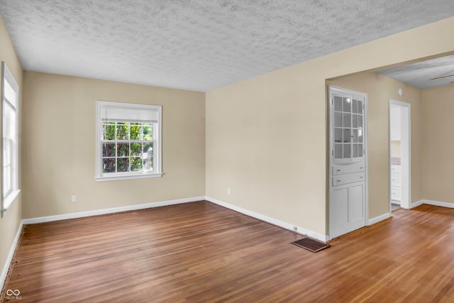 2433 17th Street, Columbus, IN 47201