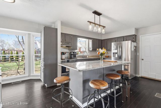 8105 Regency Woods Way, Louisville, KY 40220