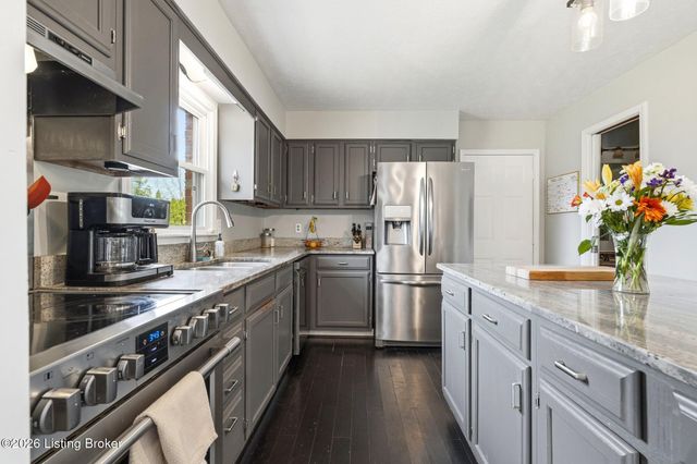 8105 Regency Woods Way, Louisville, KY 40220