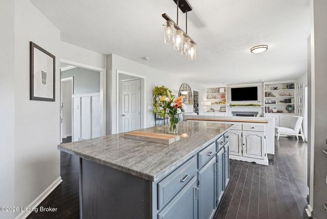 8105 Regency Woods Way, Louisville, KY 40220