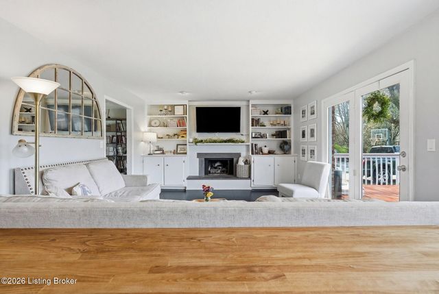 8105 Regency Woods Way, Louisville, KY 40220