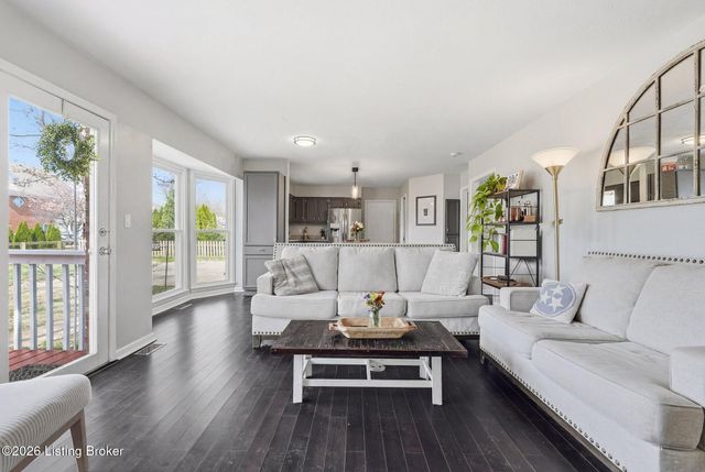 8105 Regency Woods Way, Louisville, KY 40220