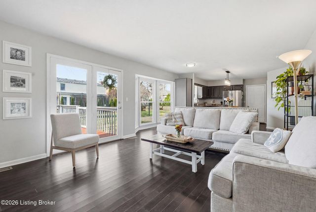 8105 Regency Woods Way, Louisville, KY 40220