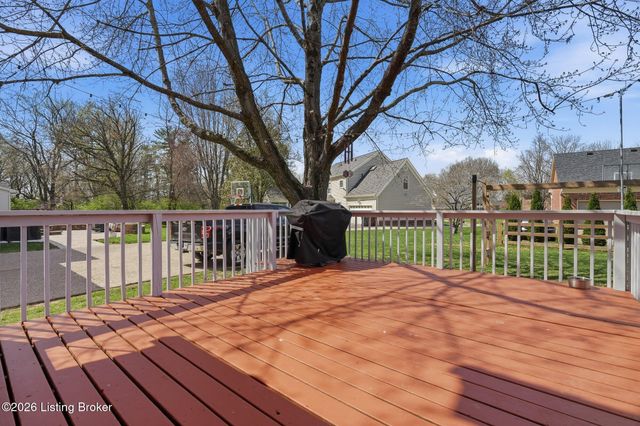 8105 Regency Woods Way, Louisville, KY 40220