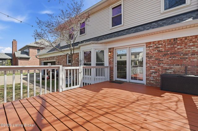 8105 Regency Woods Way, Louisville, KY 40220