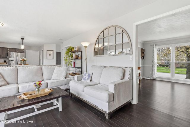 8105 Regency Woods Way, Louisville, KY 40220