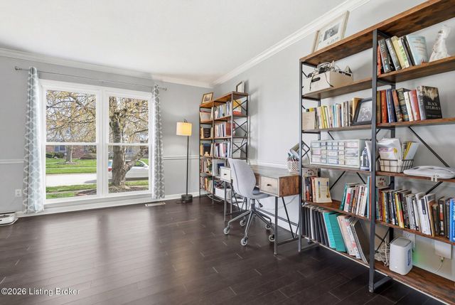 8105 Regency Woods Way, Louisville, KY 40220