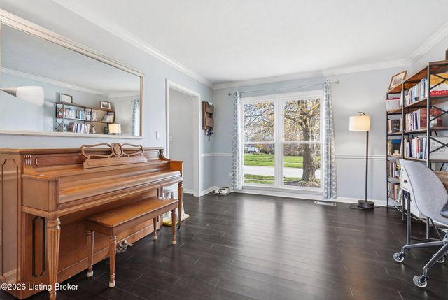 8105 Regency Woods Way, Louisville, KY 40220