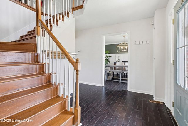 8105 Regency Woods Way, Louisville, KY 40220