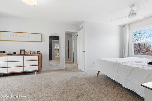 8105 Regency Woods Way, Louisville, KY 40220